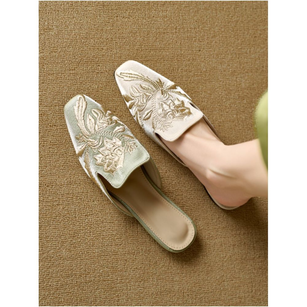 New Chinese style embroidered closed toe half slippers for women summer wear satin finish elegant French style flat sandals image 0