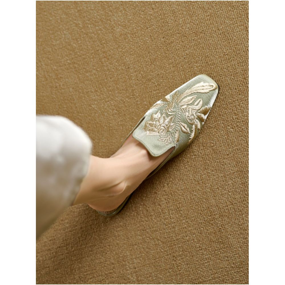 New Chinese style embroidered closed toe half slippers for women summer wear satin finish elegant French style flat sandals image 1