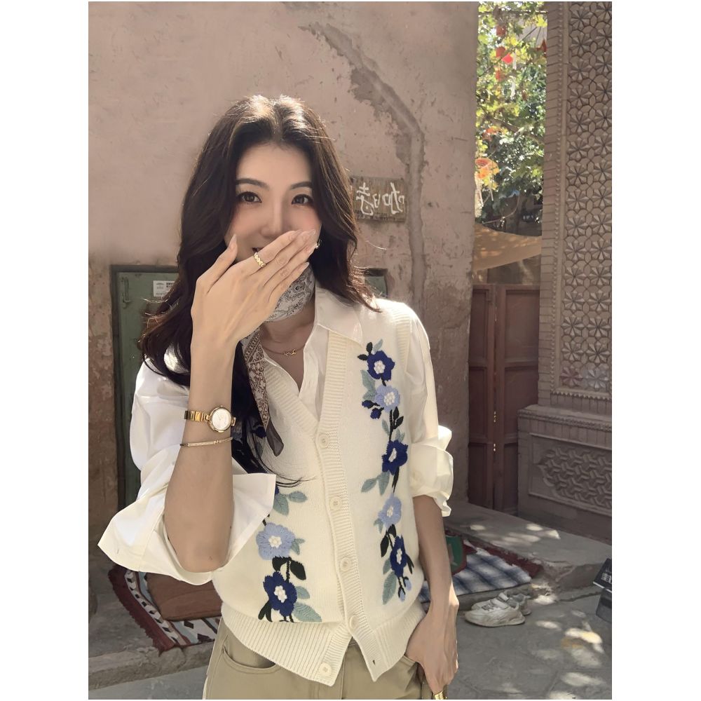MULVAN Cloud Weaving Retro Embroidered V neck Knitted Cardigan Vest for Women Sleeveless Loose Layering Top image 4