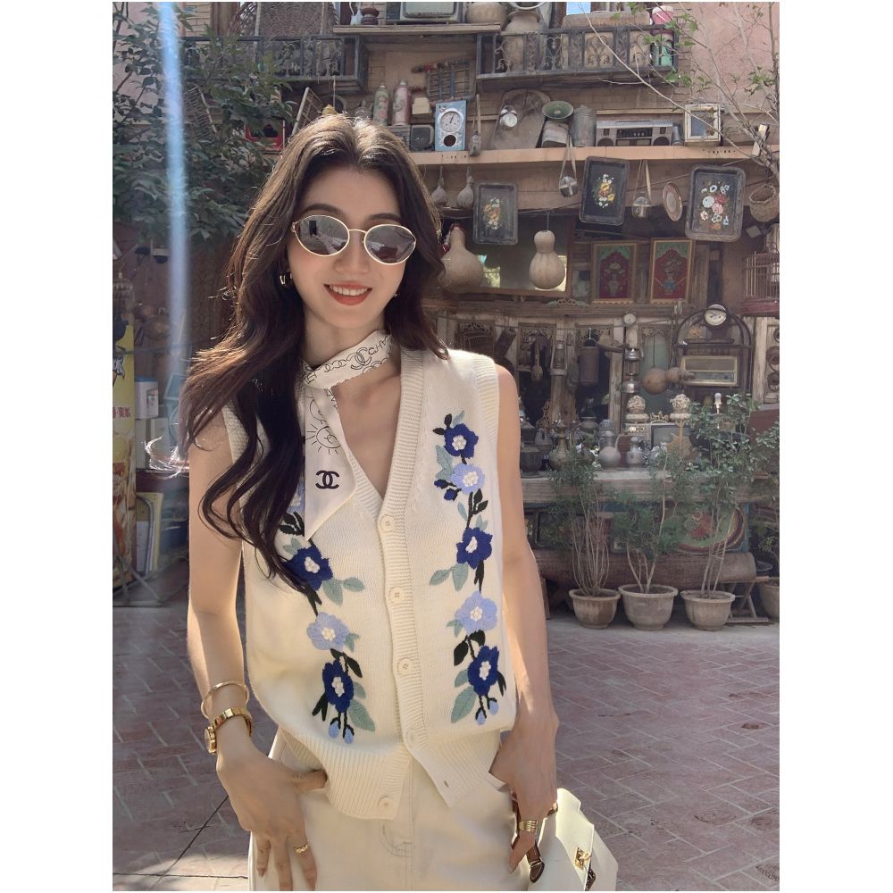ASAYA6868 – Blue Blossom Knit Vest 🌿💙🤍