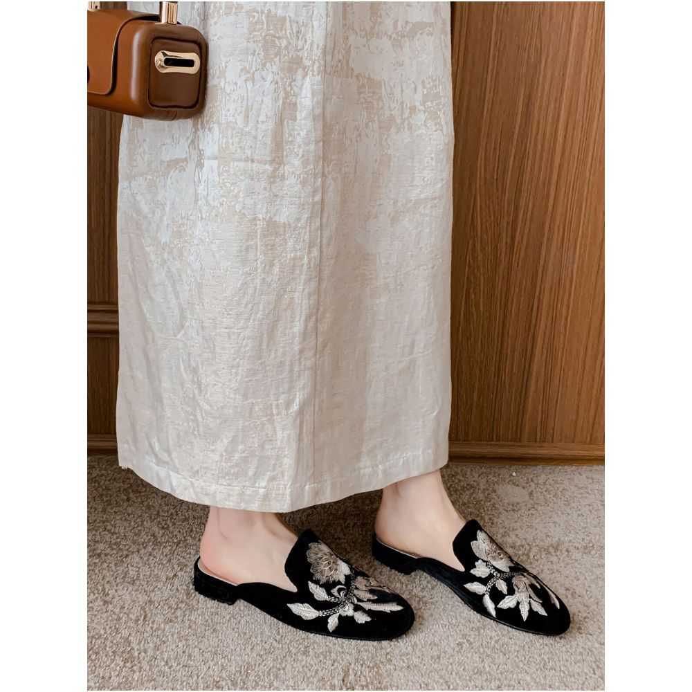 Italian MoneLinda Chinese Style Embroidered Closed Toe Half Slip On New Chinese Style Low Heel Sandals image 3