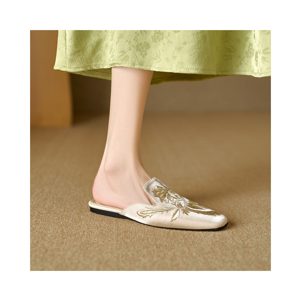 ASAYA6917 – Lotus Whisper Leather Mules 🌿🤍✨