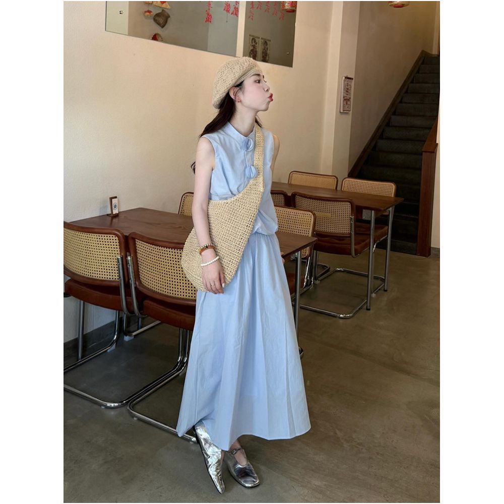 X Rose s elegant and sophisticated three dimensional floral vest and high waisted flowing maxi skirt set is a stunning Chanel inspired women s outfit image 2