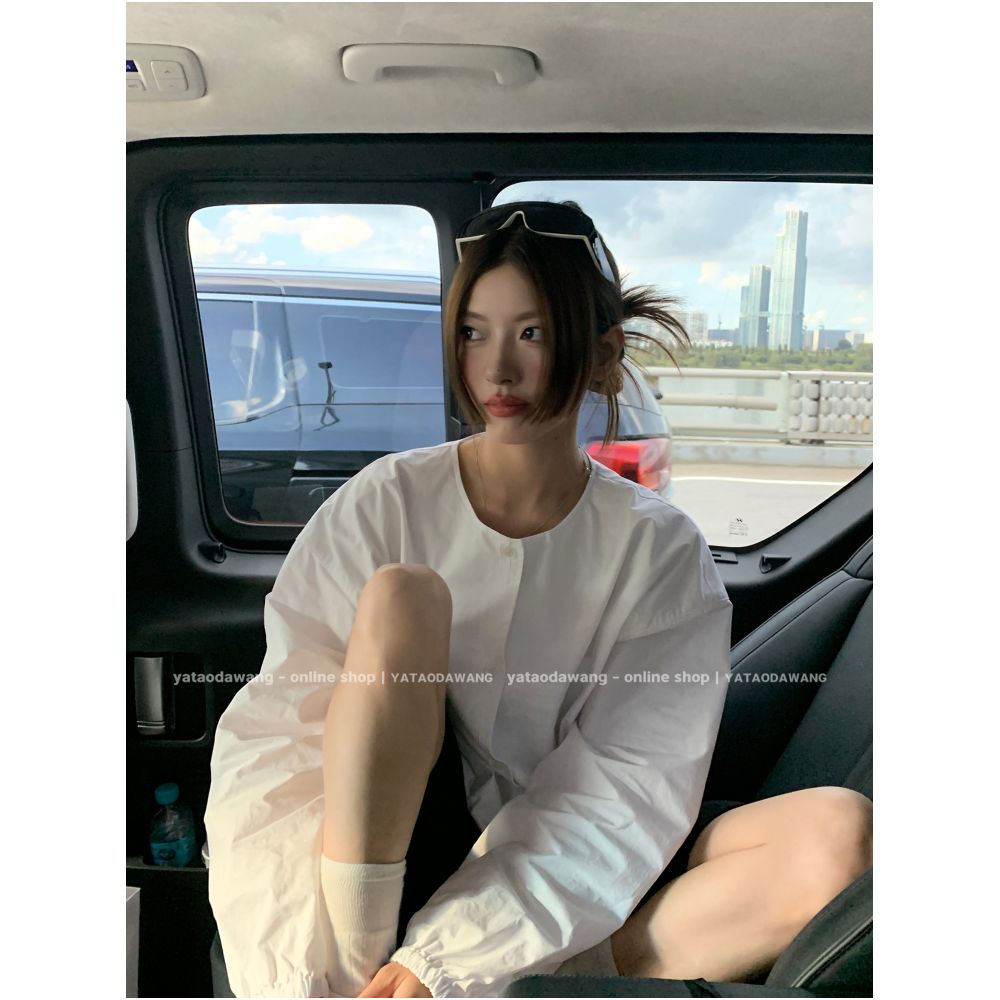 Big Dog with Braces Wangzai Snow Bag An elegant and sophisticated round neck shirt designed for women image 0