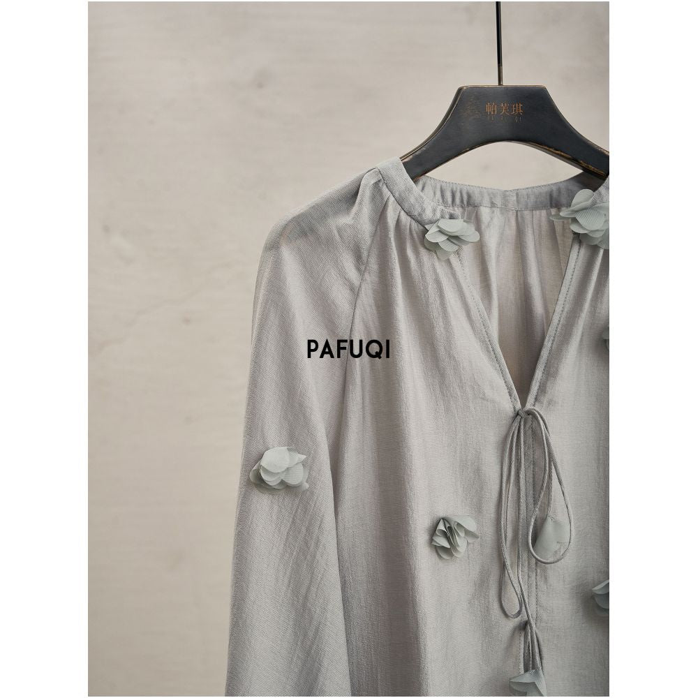 A gorgeous early spring outfit a French style lantern sleeve shirt with a V neck elegant loose fit and slimming long sleeved grey top image 1