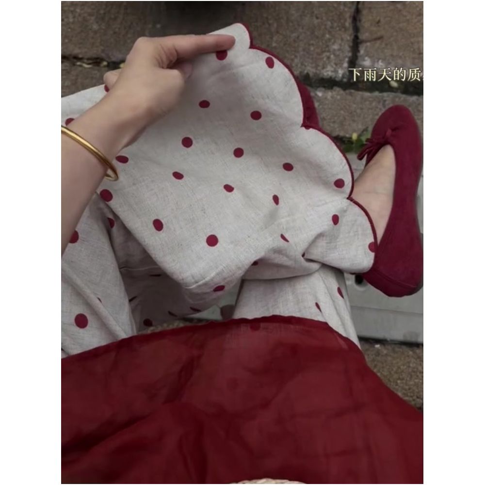 Hu Xiazi recommends A casual everyday look Red polka dot lace trimmed linen wide leg pants with an elastic waistband image 2