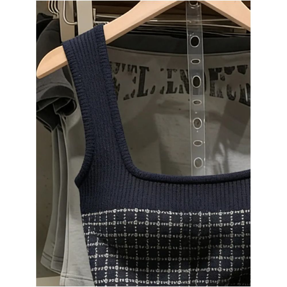 Department store withdrawal High end brand plaid square neck knit vest for women slim fit short style suitable for layering or wearing on its own image 1