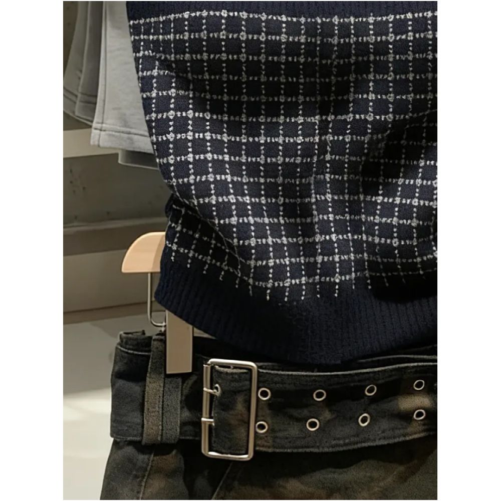 Department store withdrawal High end brand plaid square neck knit vest for women slim fit short style suitable for layering or wearing on its own image 3