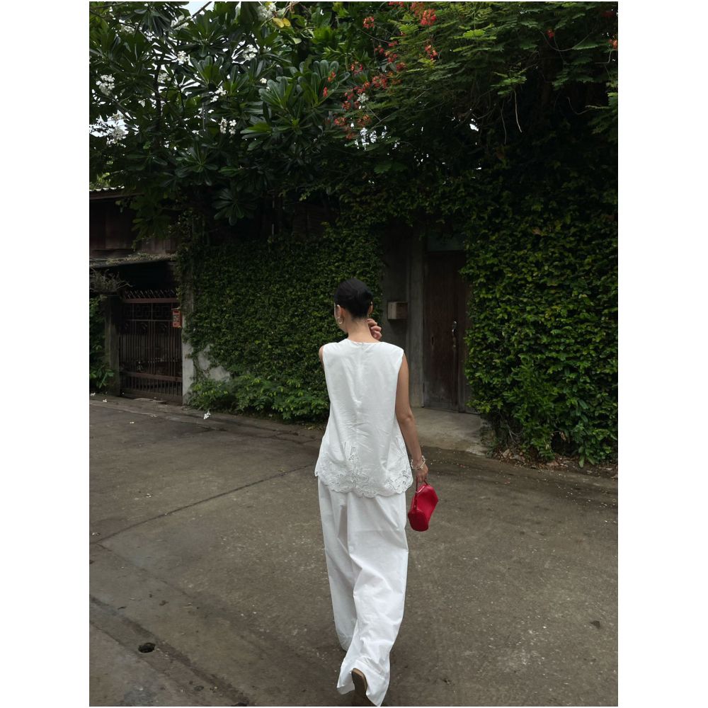 PURITY YR Niche Minimalist Design White Embroidered Zipper Loose fitting Sleeveless Top for Women image 3