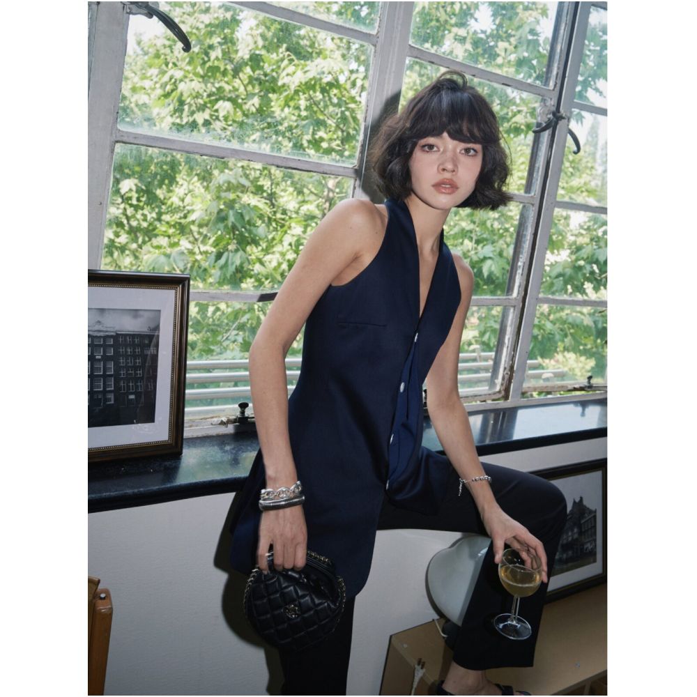 LASTSCENE A rare find in the tens of thousands of yuan range Classic design navy blue long vest a stylish workwear top image 1