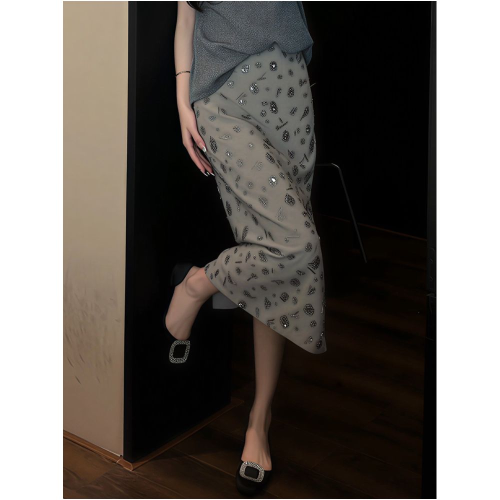 2026 Summer New Arrival Heavy Duty Rhinestone Design Midi Skirt for Women French Elegance and Refined Heiress Style Straight Midi Skirt image 2