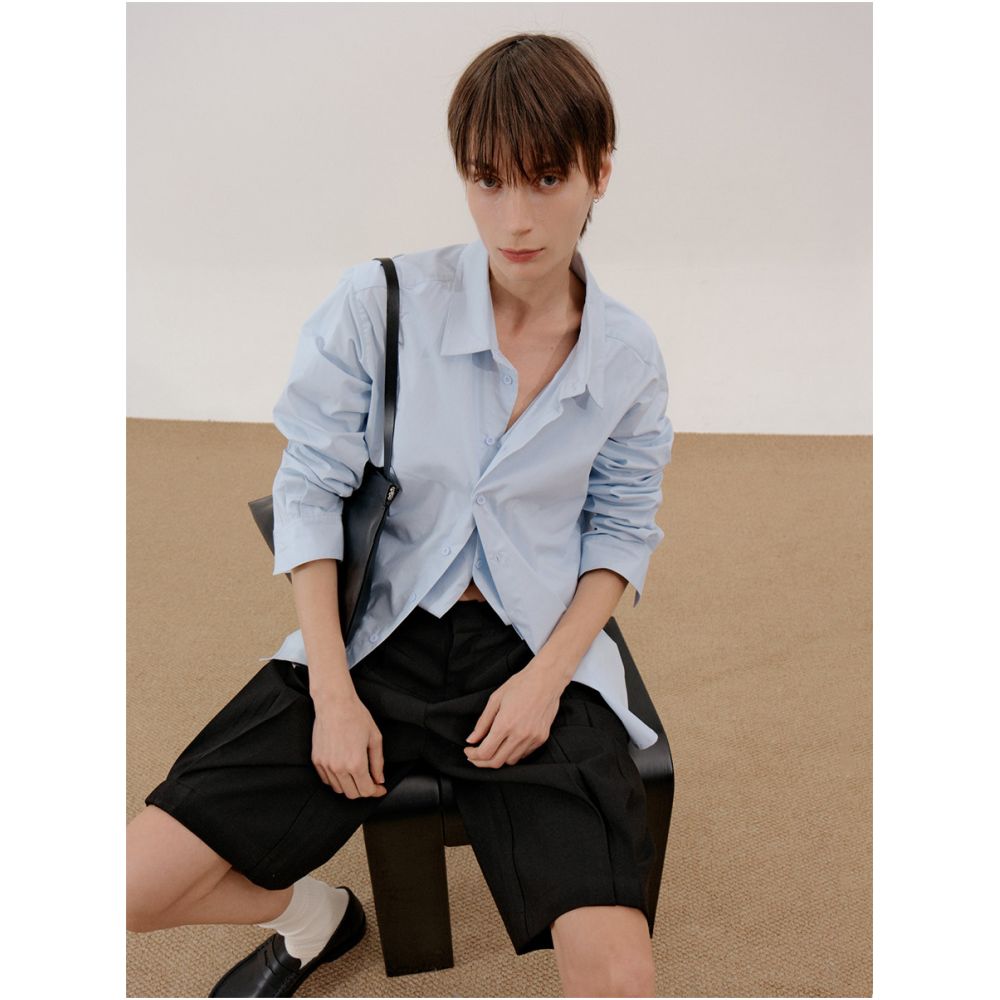 The COLN layered long sleeved shirt embodies the irresistible romance of spring allowing you to wear it effortlessly and stylishly image 4
