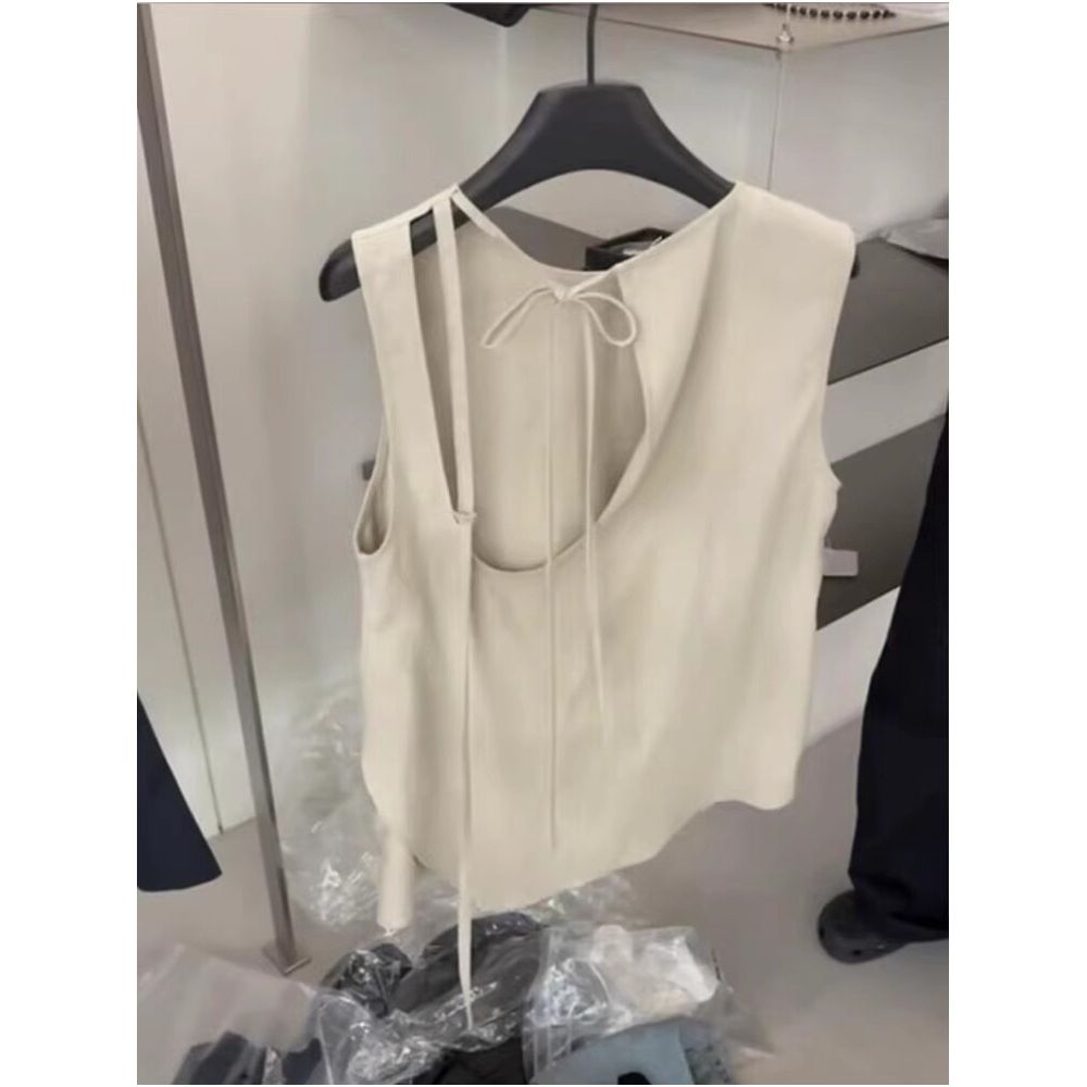 SiYu s unique and niche backless tie front tank top features a fashionable and luxurious design making it versatile and stylish It s a sleeveless top that flatters the figure image 0