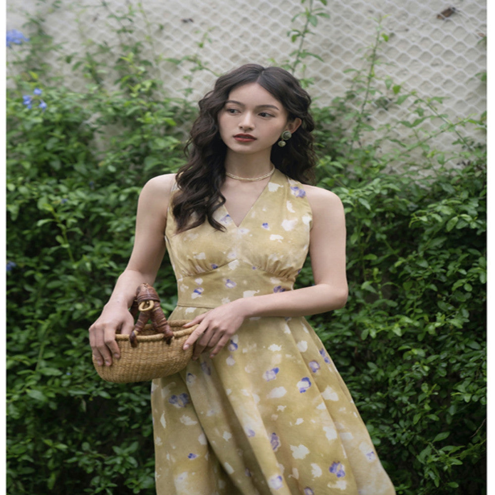 Ching s French retro Marilyn style sleeveless dress with a small exposed back and high waist to show off weight V neck chest cushion style floral skirt image 20