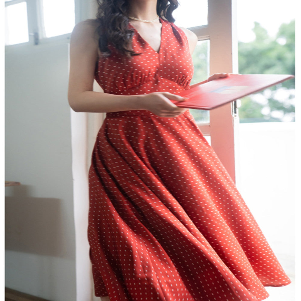 Ching s French retro Marilyn style sleeveless dress with a small exposed back and high waist to show off weight V neck chest cushion style floral skirt image 22