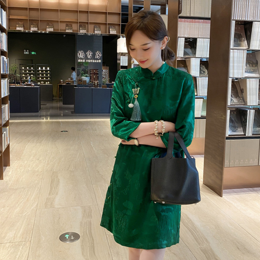 Fashionable new Chinese style improved cheongsam dress for women in autumn 2025 with three quarter sleeves that make them look slimmer and emerald green silk dress image 3