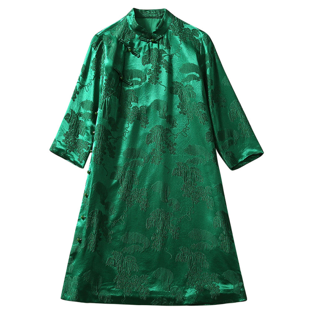Fashionable new Chinese style improved cheongsam dress for women in autumn 2025 with three quarter sleeves that make them look slimmer and emerald green silk dress image 5