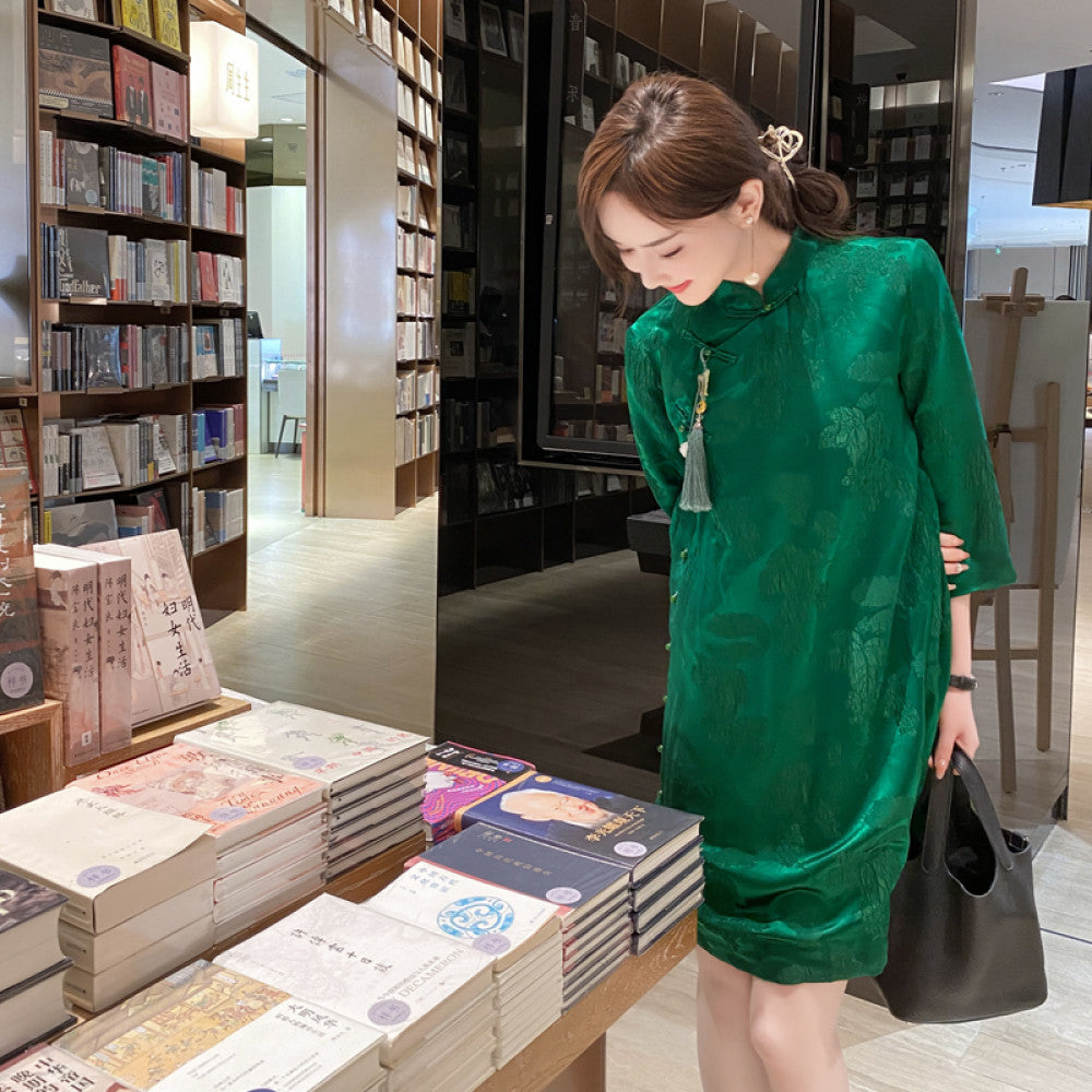 Fashionable new Chinese style improved cheongsam dress for women in autumn 2025 with three quarter sleeves that make them look slimmer and emerald green silk dress image 0