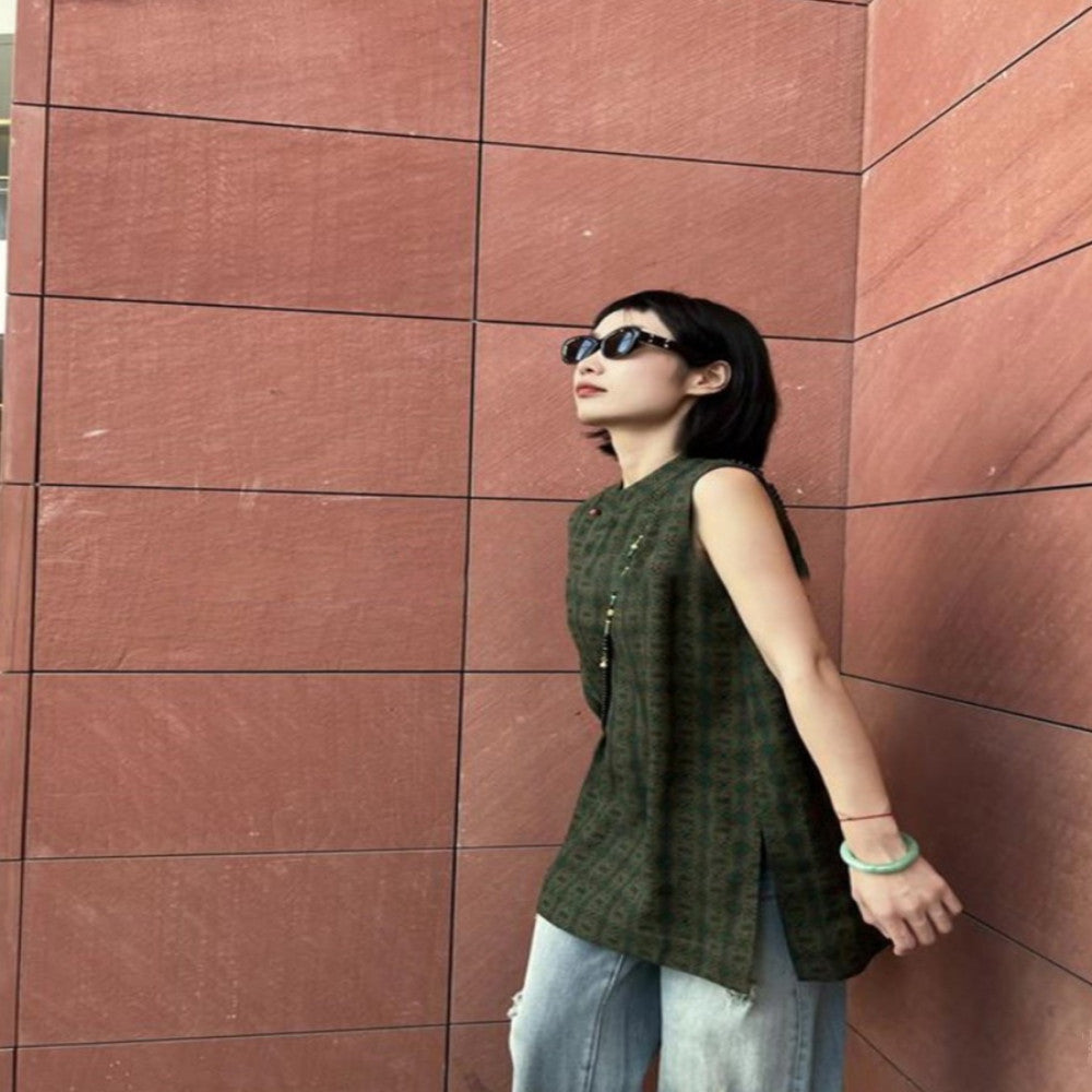 2025 new super beautiful western style unique and chic top women s summer new Chinese green slit plate buckle sleeveless vest image 2