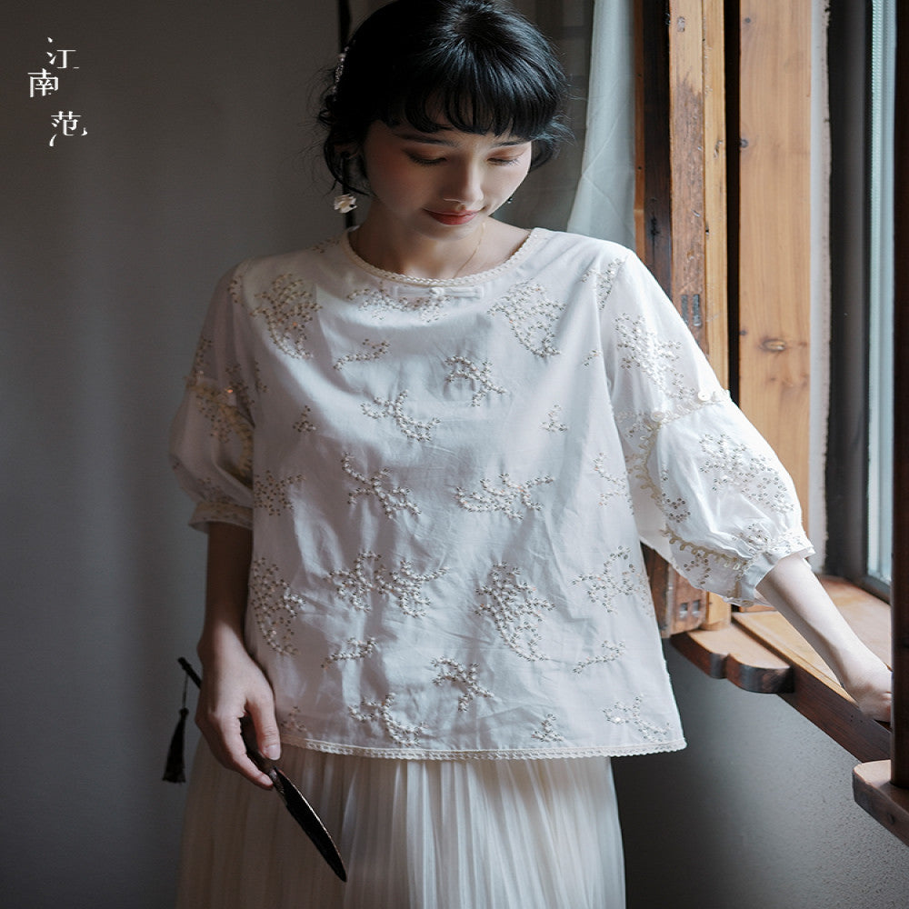 Jiangnan style white round neck bead embroidery improved Hanfu top 2024 Chinese style young style two piece temperament small shirt image 4