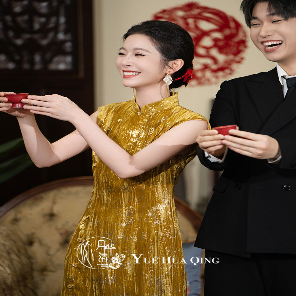 Heyue Huaqing b Gilded b Gold velvet cheongsam bride 2025 new engagement dress dress new Chinese style toast dress image 2