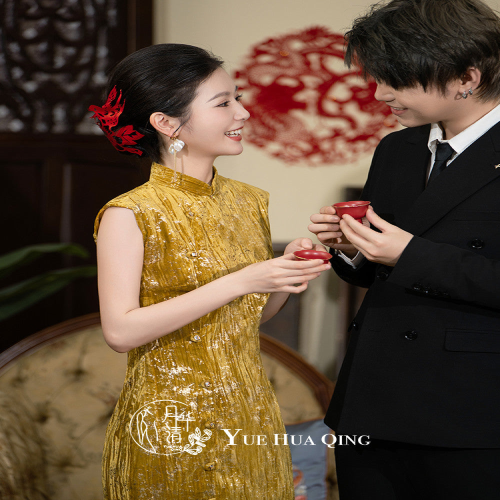 Heyue Huaqing b Gilded b Gold velvet cheongsam bride 2025 new engagement dress dress new Chinese style toast dress image 3