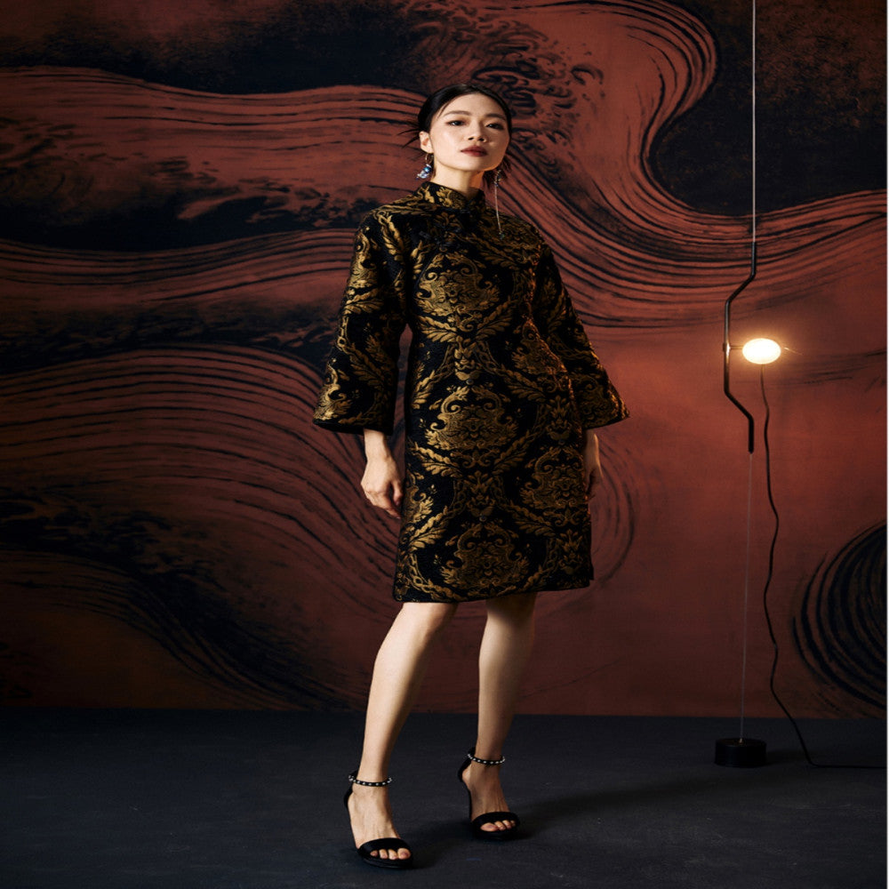 Original retro improved national trend color piping daily oblique lapel inverted large sleeves loose black gold jacquard cheongsam image 4