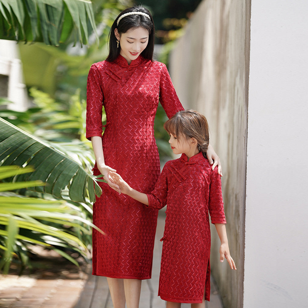 High end parent child cheongsam skirt 2025 new spring and autumn trend Internet celebrity mother and daughter dress red improved Chinese style retro skirt image 2