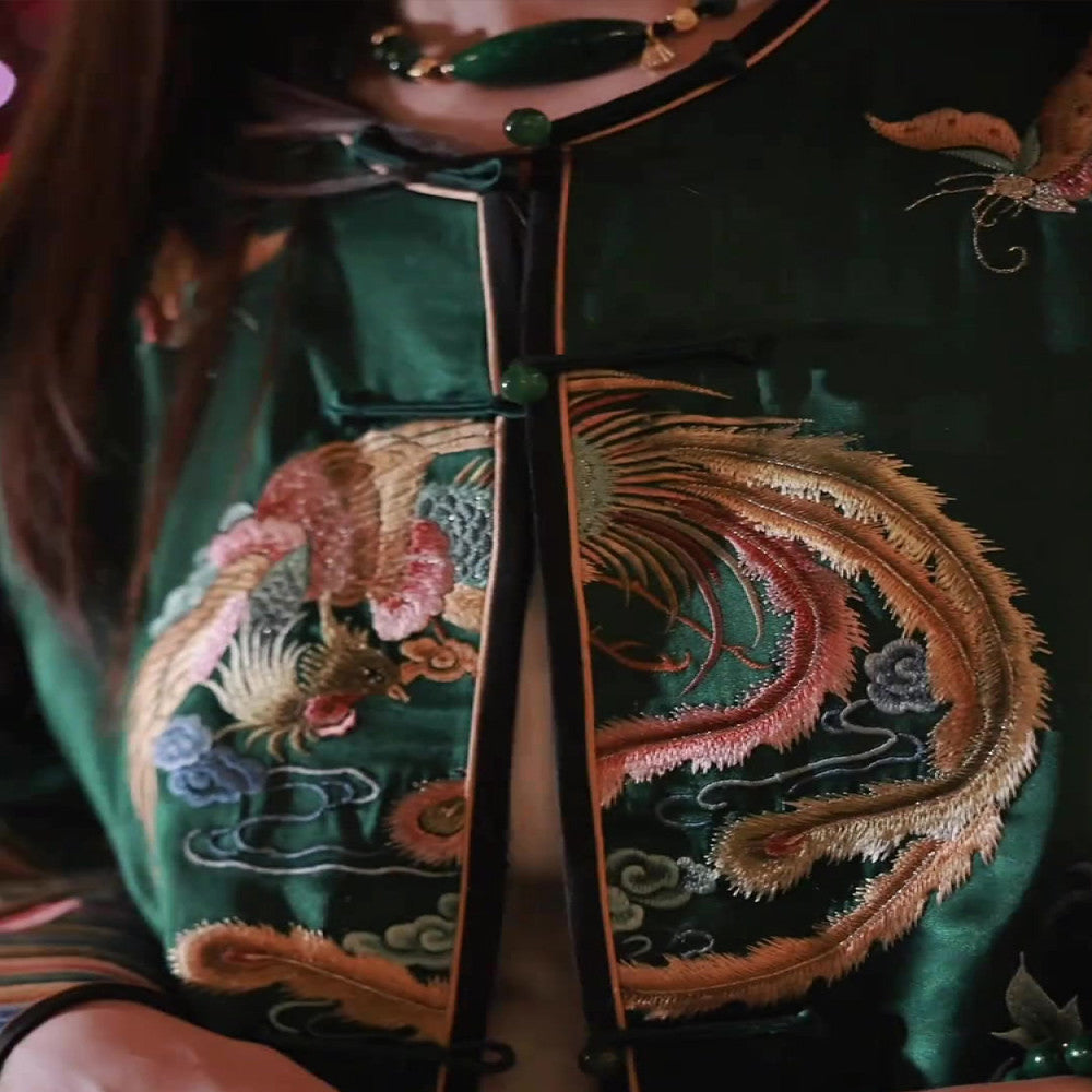 New Chinese style embroidered outerwear for women in autumn 2025 with a stylish design and a buckle that looks great on the top paired with a cardigan image 3