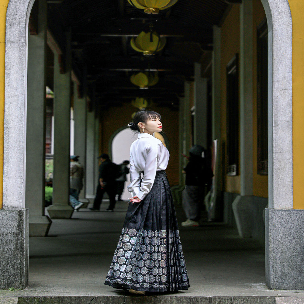 Flower Blooming in the Mirror Baoxiang Pattern Hundred Fold Full piece Horse Face Skirt 2023 Summer Big Skirt Black Green Chinese Retro Style image 2