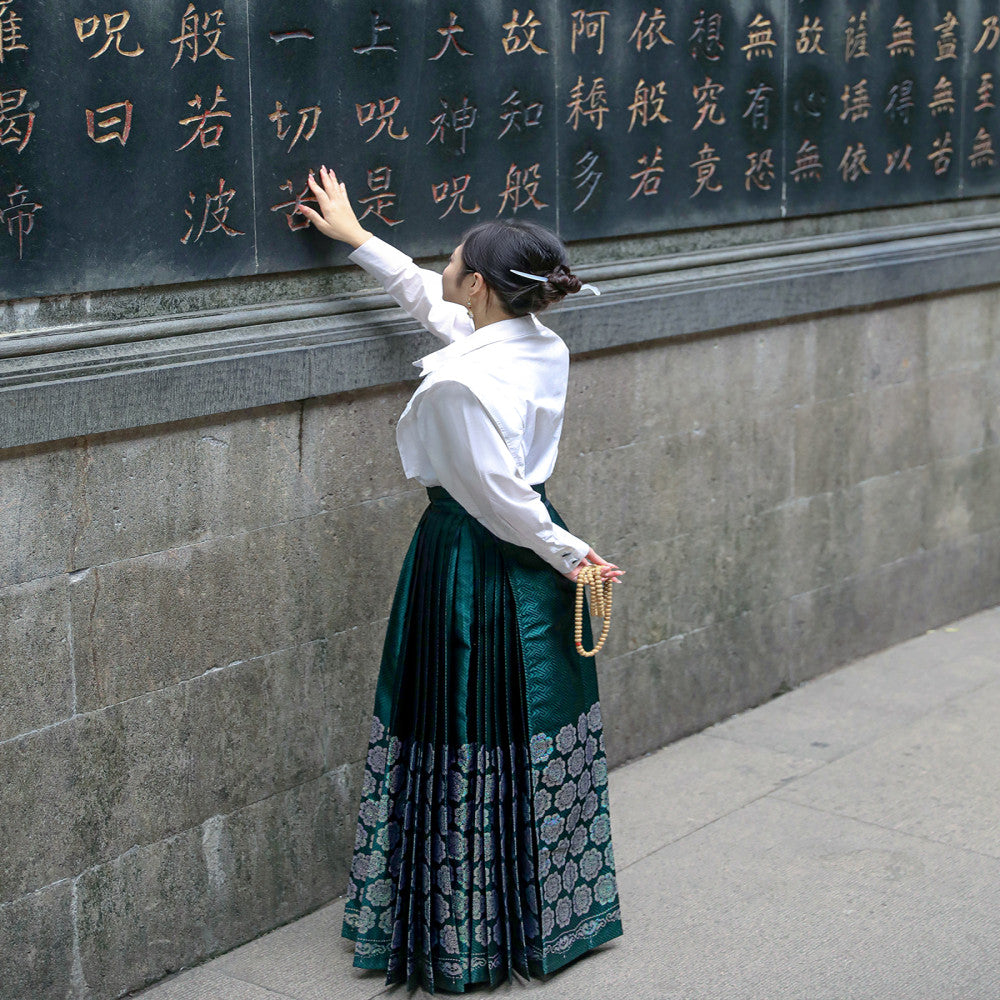 Flower Blooming in the Mirror Baoxiang Pattern Hundred Fold Full piece Horse Face Skirt 2023 Summer Big Skirt Black Green Chinese Retro Style image 3