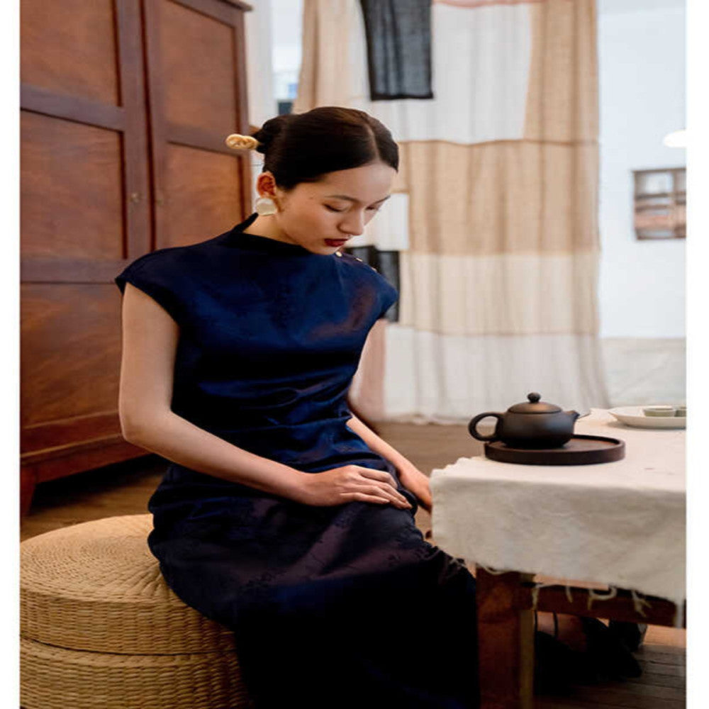 Ching s new Chinese style half high collar jacquard satin cheongsam slimming dress morning gown bride wedding toast dress image 3