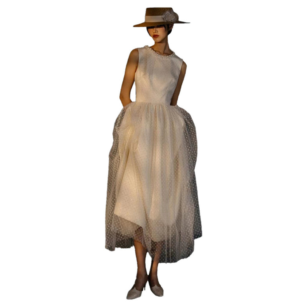 French Hepburn style light wedding dress high end design niche outdoor yarn simple retro bridal registration dress image 5