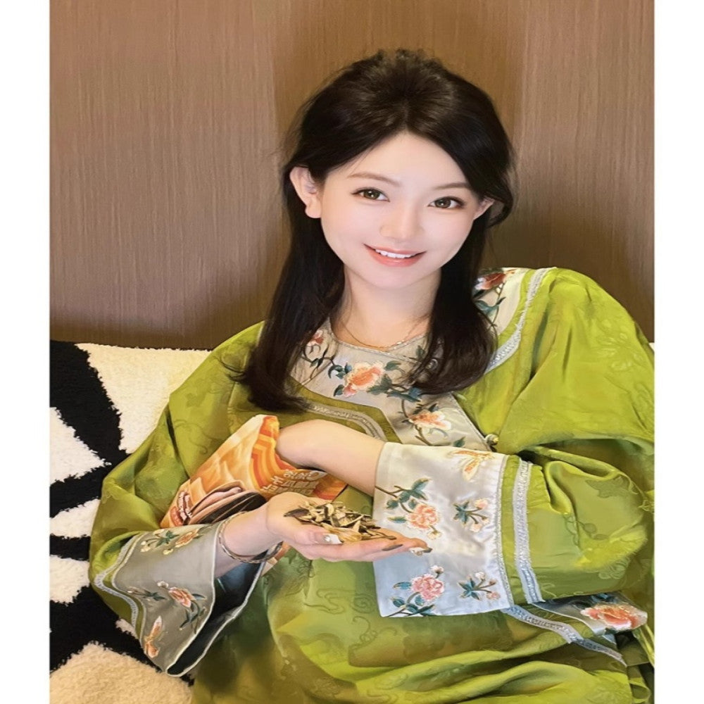 New Chinese style diagonal green shirt autumn women 2025 new design sense retro improved Chinese style embroidered short top image 3