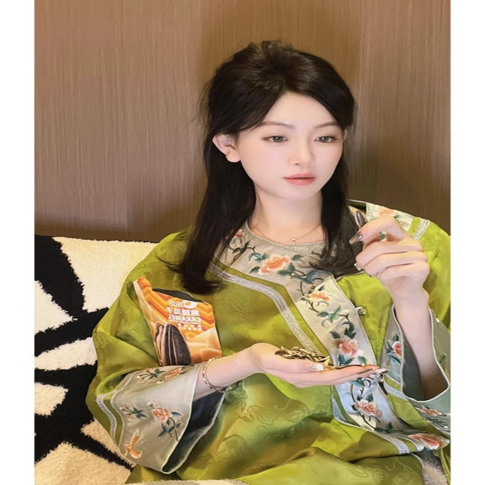 New Chinese style diagonal green shirt autumn women 2025 new design sense retro improved Chinese style embroidered short top image 4