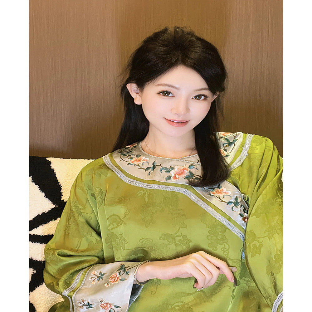 New Chinese style diagonal green shirt autumn women 2025 new design sense retro improved Chinese style embroidered short top image 7