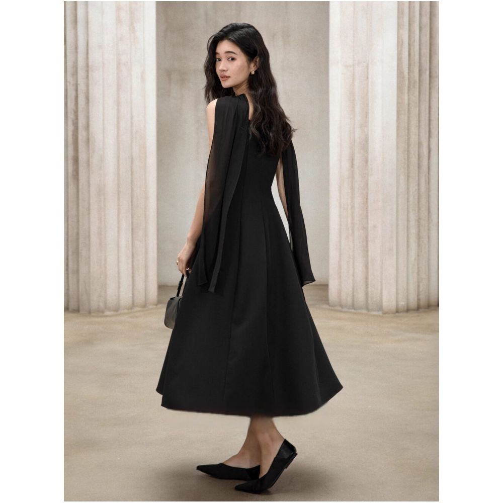 Black square neck sleeveless Hepburn waist cinched dress for women 2025 autumn new style temperament small black dress long skirt 4058 image 3