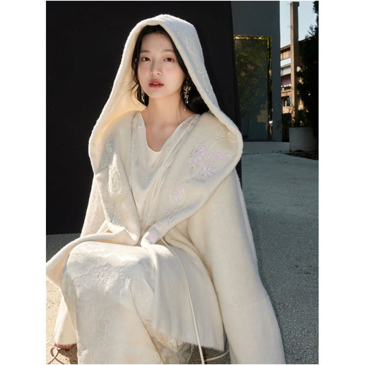ASAYA2530 Alpaca wool | Heavy sequin embroidery | Creamy white short cape jacket