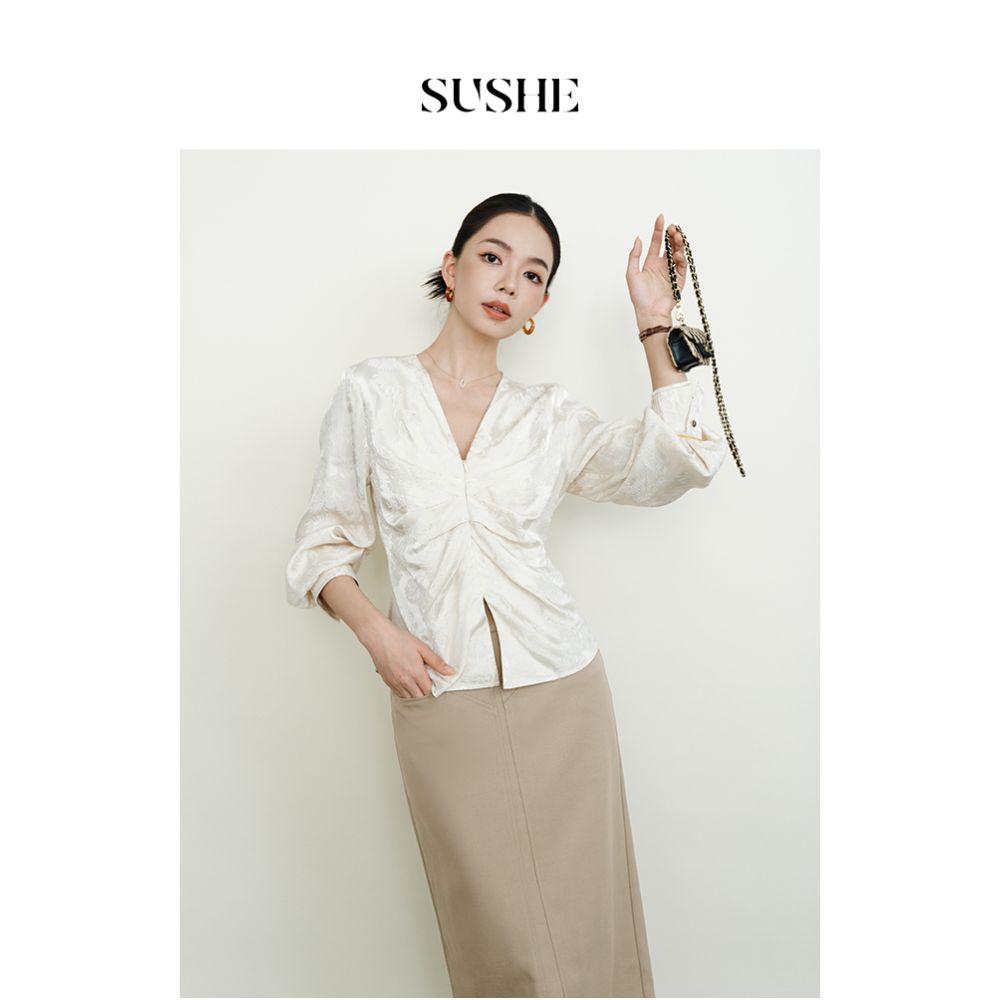 Oulai sells SUSHE new Chinese style V neck white jacquard style slimming shirt top for women in autumn image 4