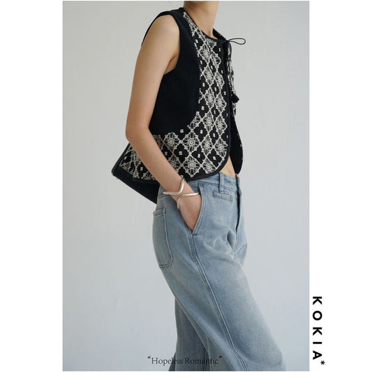 ASAYA2294 Black and white vest, chic design