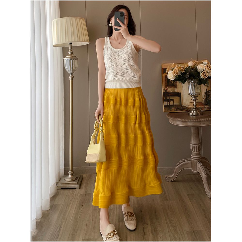 White hollow knitted vest top two piece skirt set small fragrant style pleated skirt set women s summer 2025 new style image 3