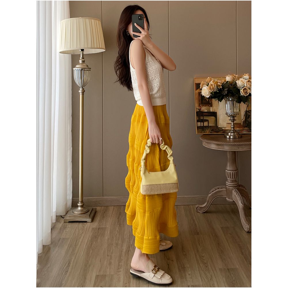 White hollow knitted vest top two piece skirt set small fragrant style pleated skirt set women s summer 2025 new style image 4