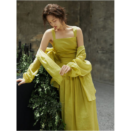 Asaya2154 : April in the world shows white ramie cotton suit retro arc waist line suspender skirt / small lantern sleeve shirt female