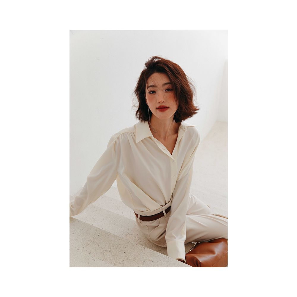 Rosebanks Downton Abbey buckle gold border detail full of cream colored commuting heavy industry pleated shirt image 3