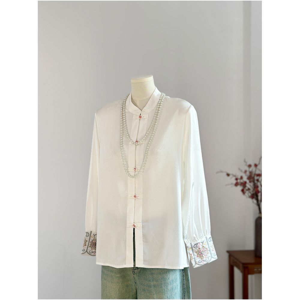 New Chinese style white embroidered top women s spring and summer Chinese style Tang style buttoned shirt stand collar loose long sleeved satin shirt image 3