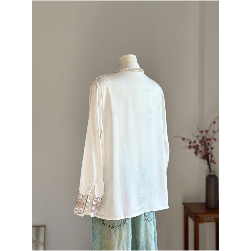 New Chinese style white embroidered top women s spring and summer Chinese style Tang style buttoned shirt stand collar loose long sleeved satin shirt image 4