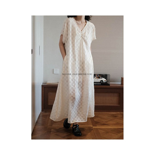 ASAYA1806  With her original niche design, the French vintage minimalist V-neck slouchy shirt is loose short-sleeved over-the-knee maxi dress