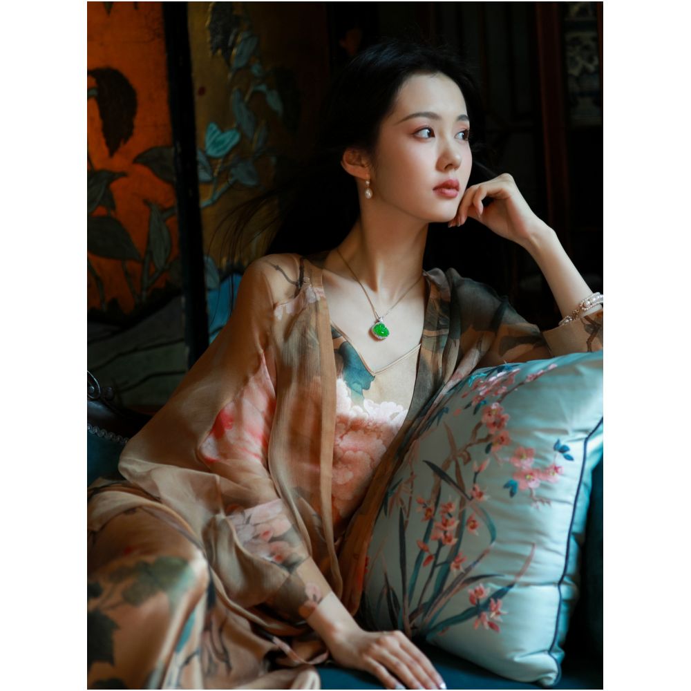 Painting Curtain Spring Drunken One City Wind Plush Silk Satin Retro Printed Daily Strap and Half Skirt Set Temperament image 3
