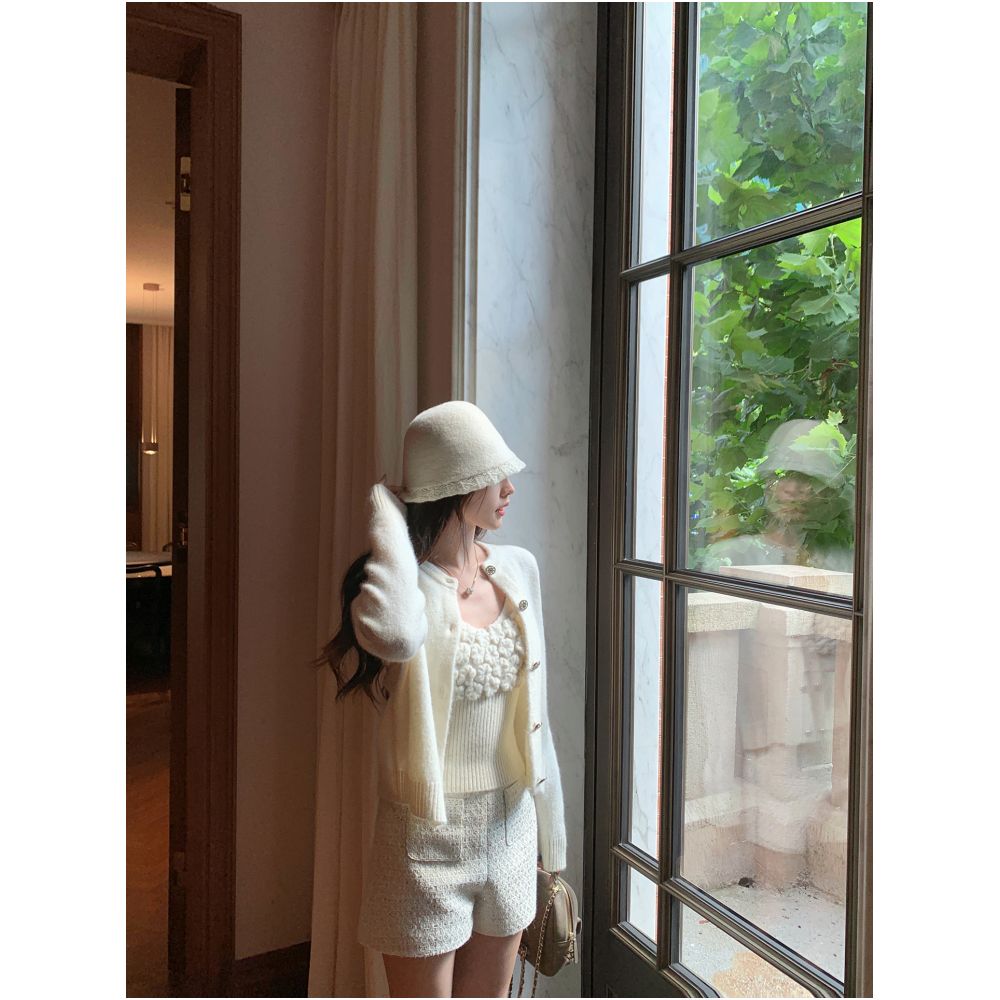 Cchen Chen Return to China White Moonlight Round Neck Short Sleeve Knitted Shirt with Sleeveless Strap Inner Top Set image 2