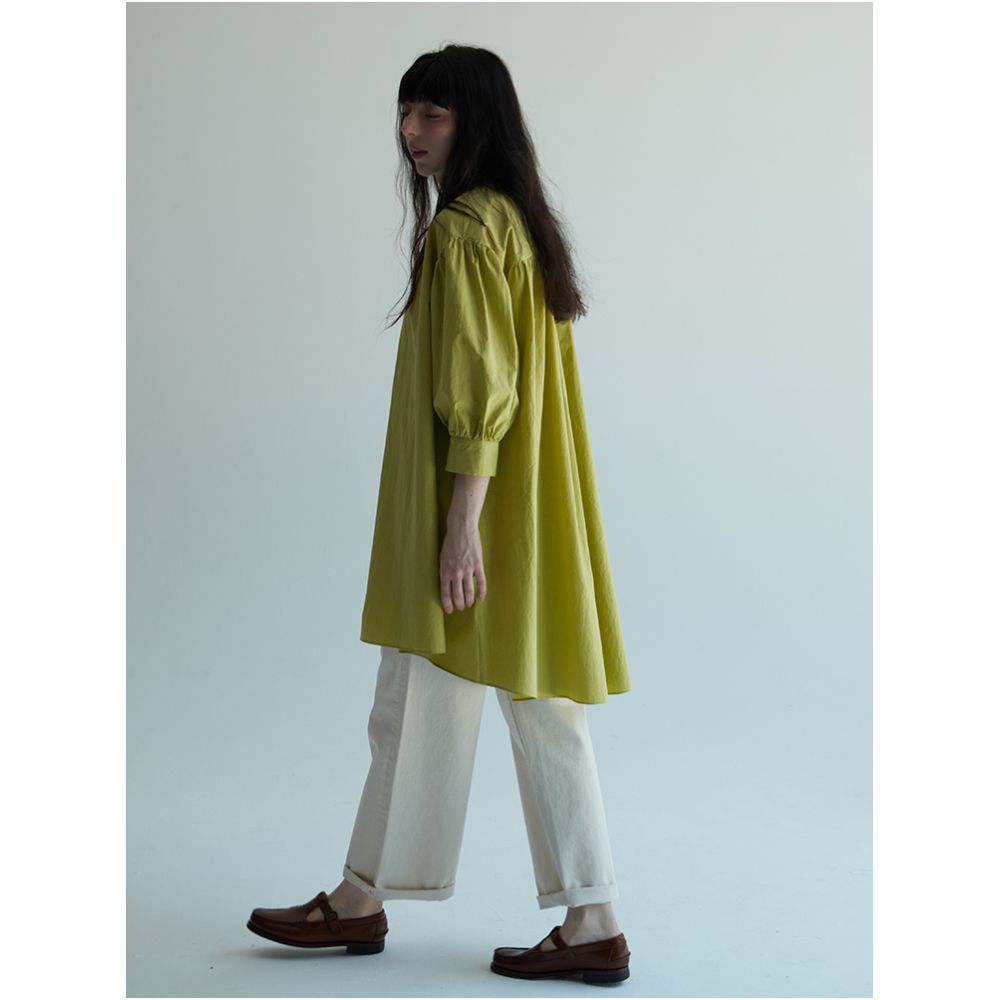 ItoshIroshI standing collar mustard yellow green silhouette A line long back short seven quarter lantern sleeves open collar pleated shirt image 2